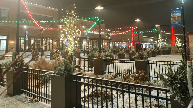 Burr Ridge's metropolitan area around the holidays