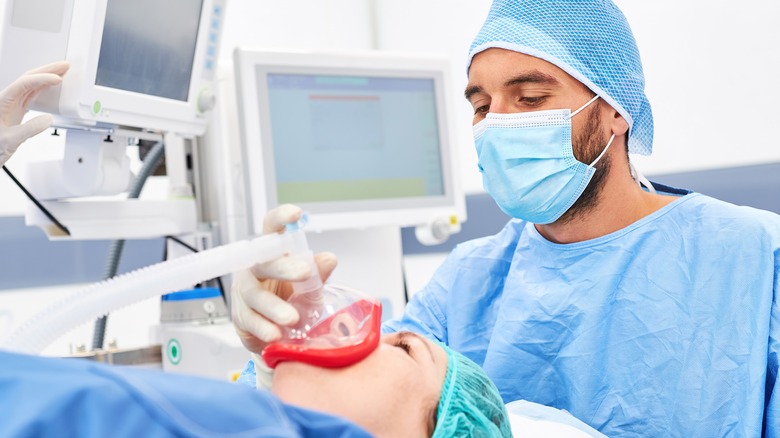 anesthesiologist administering breathing mask