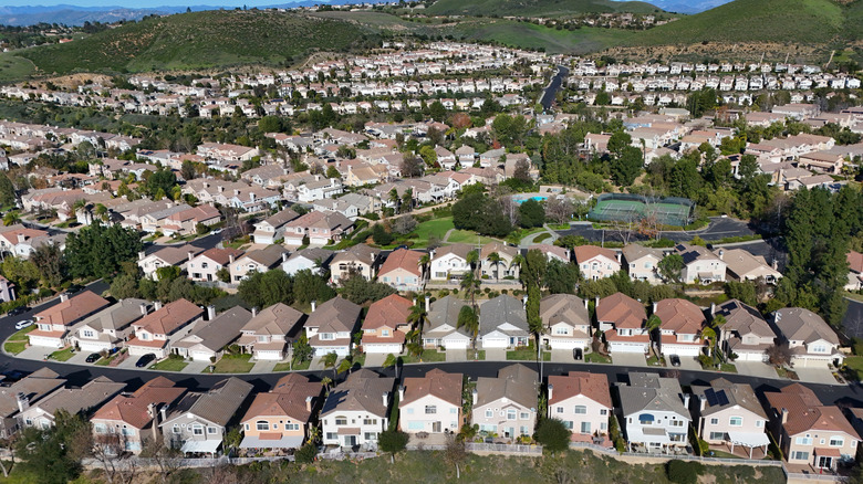 Aerial view of single-family neighborhood in Thousand Oaks, California