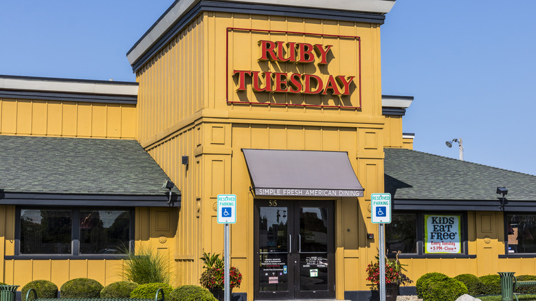 The front of a Ruby Tuesday restaurant