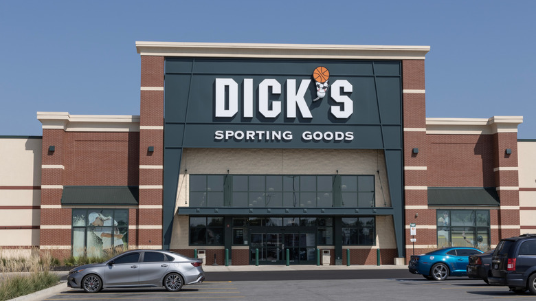 A Dick's Sporting Good location