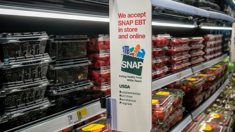 a SNAP placard in a grocery store