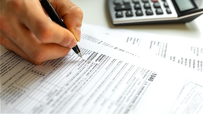 Filling out 1040 tax form