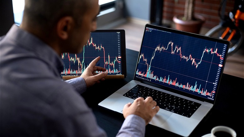 Stock trader at home computer