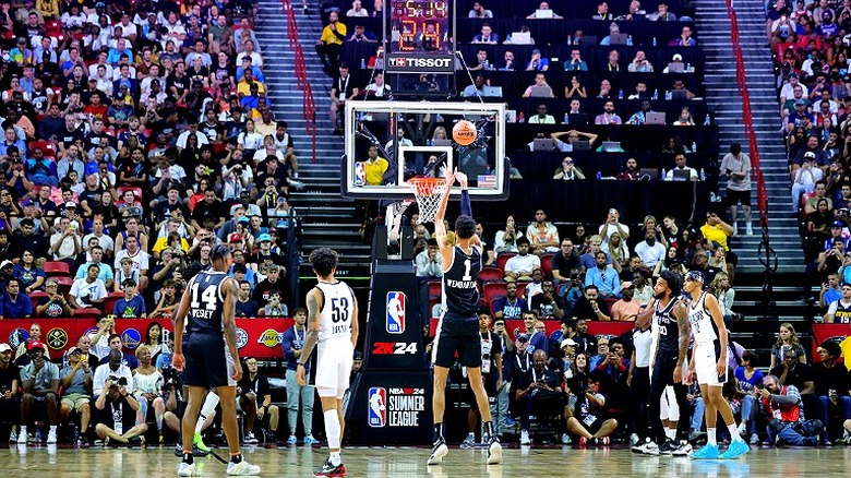 Victor Wembanyama shooting free throw