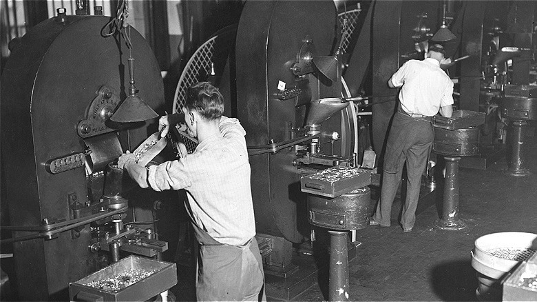 US Mint making coins
