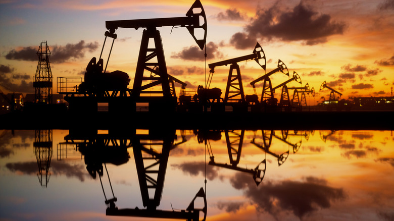 oil pumping equipment in the sunset