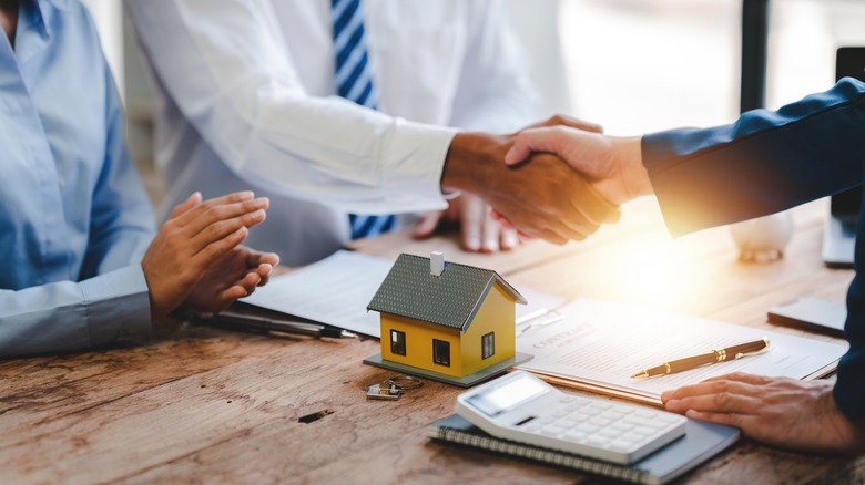 new buyers signing mortgage documents
