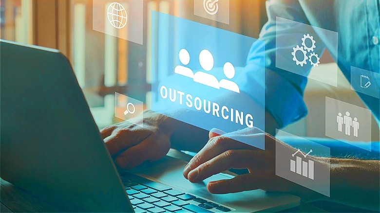 Outsourcing image on computer