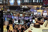 Wall Street dalgalı başladı
