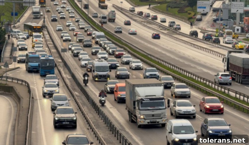 İstanbul trafiği alarm veriyor: Yoğunluk %80'e ulaştı 2 İstanbul Trafik Yoğunluğu